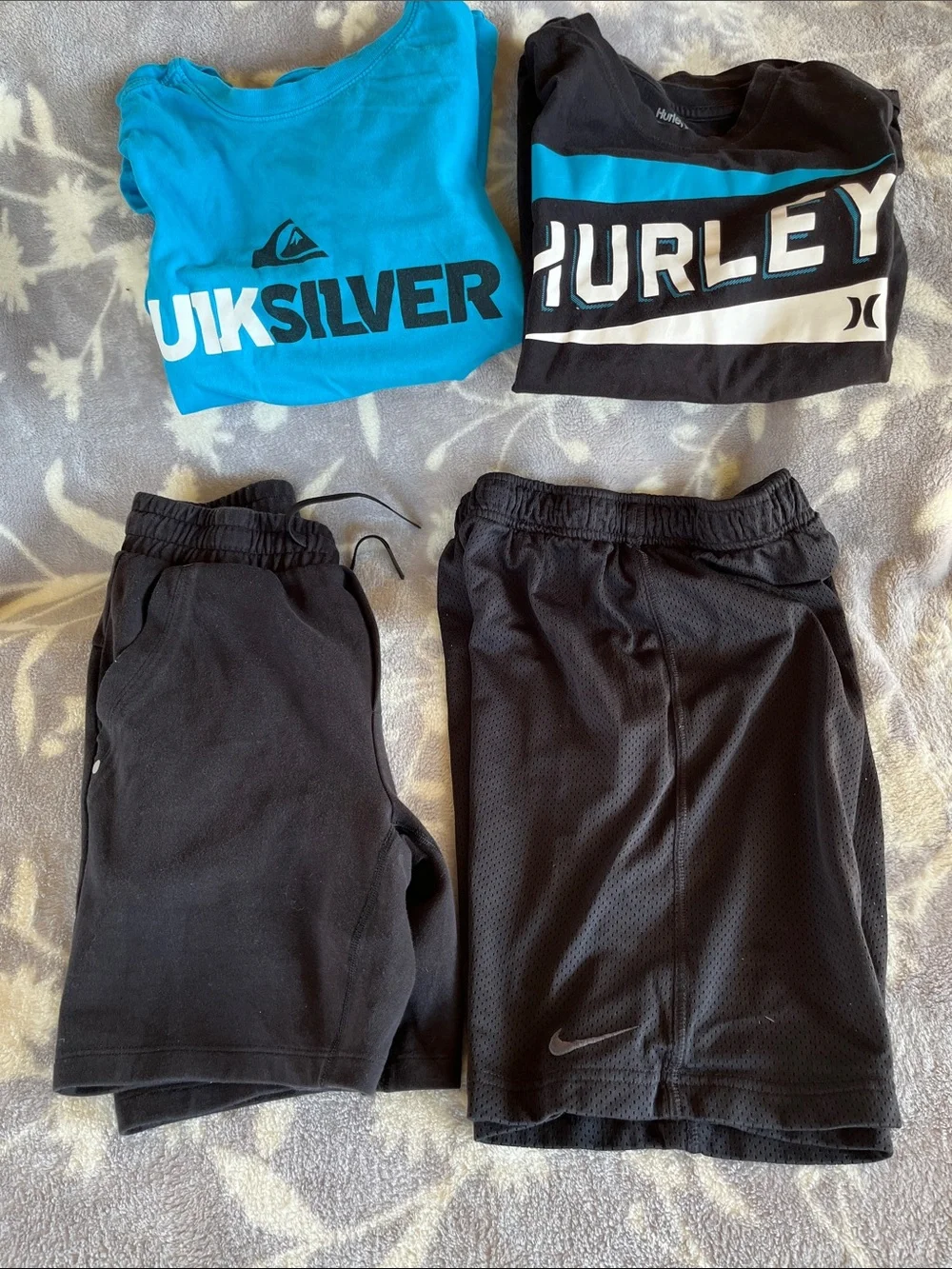 Big Boys 4 PC  Nike/Hurley/Quicksilver/ Gap Bundle 2 tees & 2 Shorts Sz 10/12